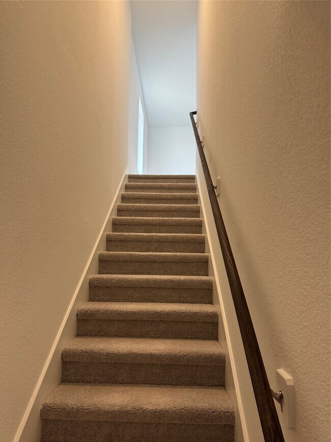 Building Photo - 16715 Old Wagon Wy