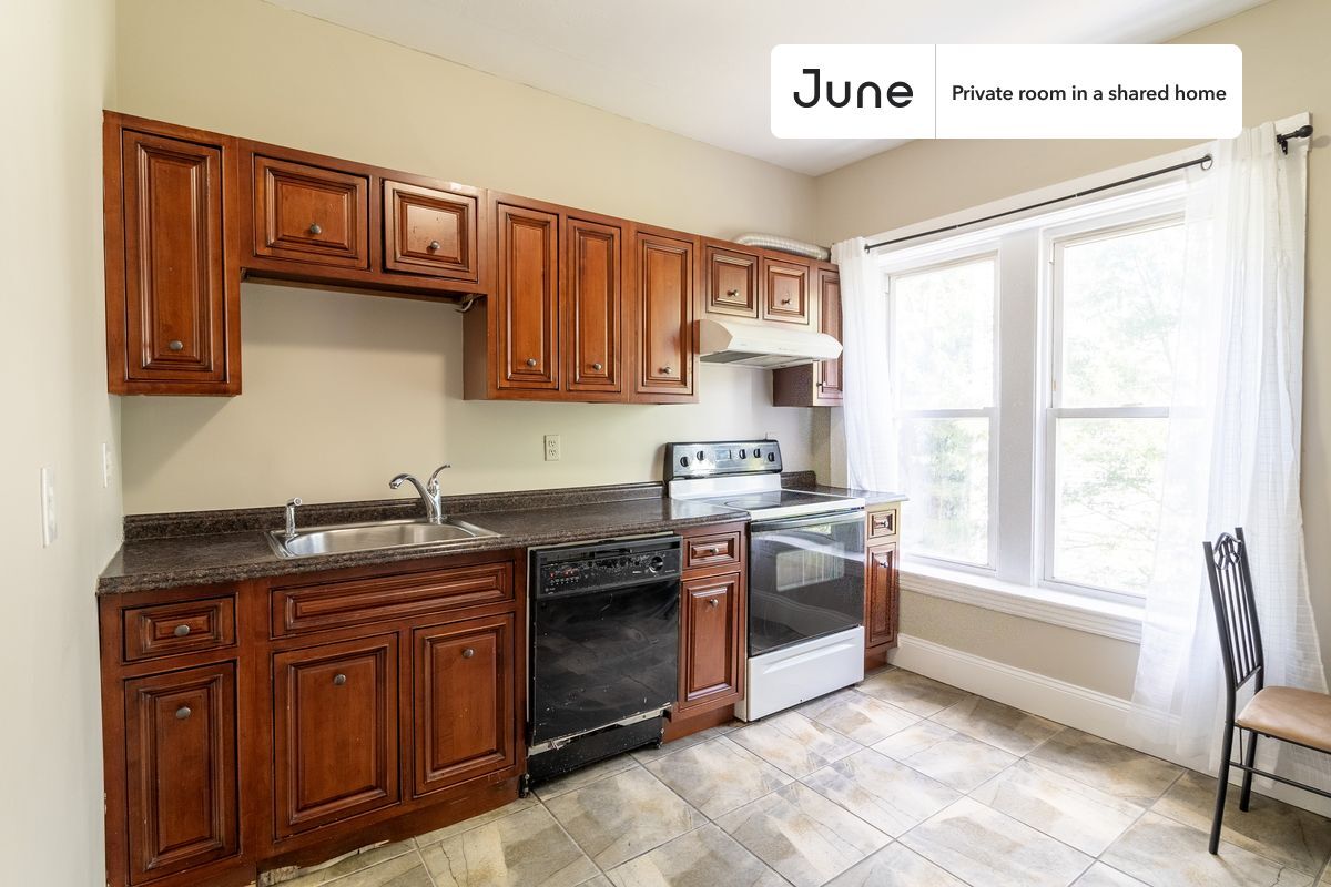 Building Photo - Room in Shared 4 bed/2 bath home