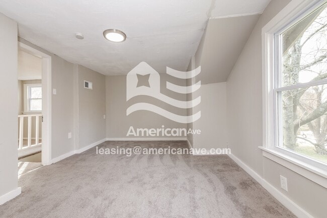 Building Photo - 4715 NE 45th Terrace