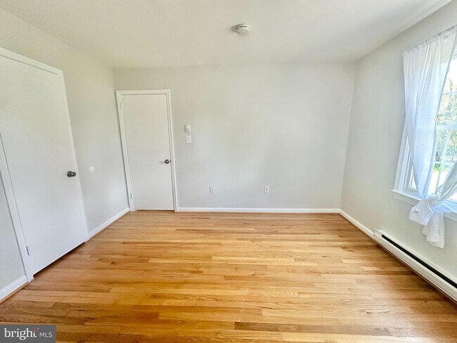 Building Photo - 703 Kentland Dr