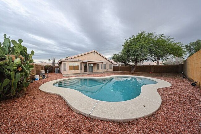 Building Photo - MOVE IN SPECIALS!! Lovely 4-bedroom, 2-bat...