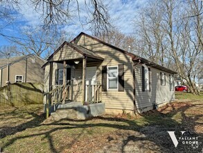 Building Photo - Charming Bungalow-Style Two-Bedroom, One-B...