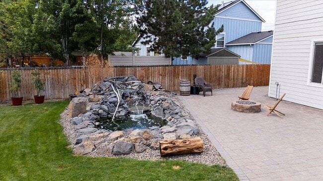 Building Photo - 1622 NW Rimrock Dr