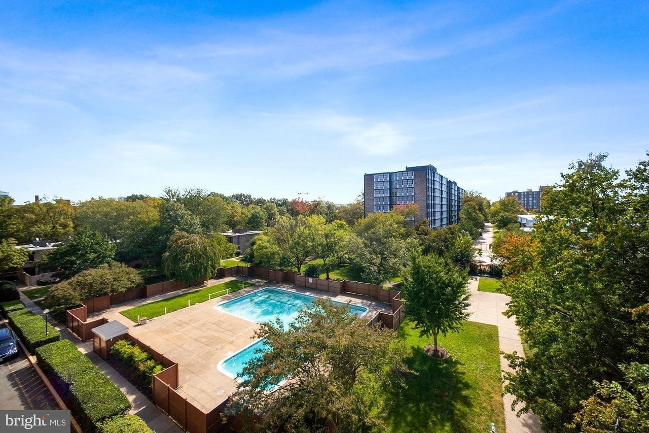 Pool and lush garden grounds! - 240 M St SW