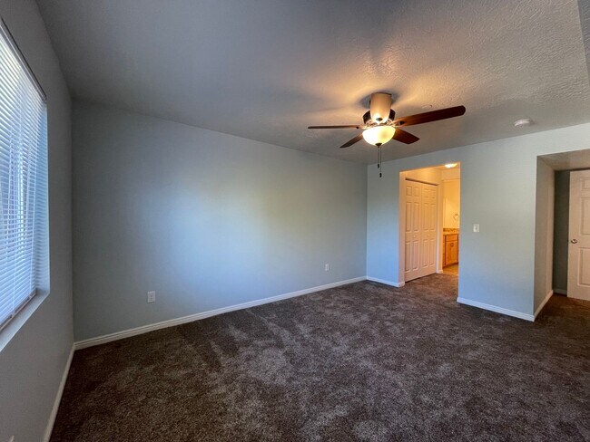 Building Photo - Remodeled 2 Bedroom 2 Bathroom Condo Near BYU