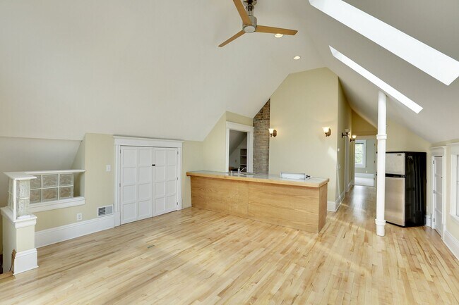 3rd fl kitchen #2 - 3302 Harriet Ave