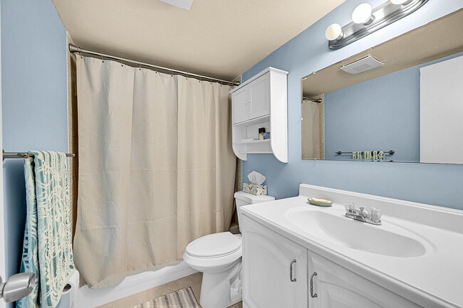 Building Photo - 138 S Cypress Rd