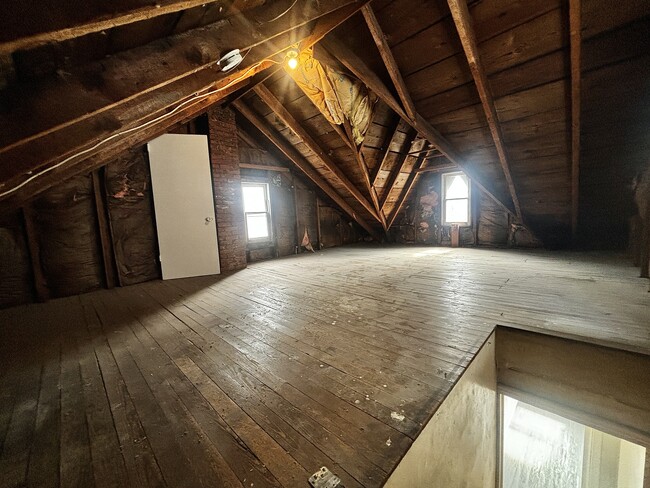 Building Photo - 84 N Berne St