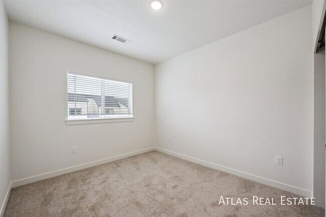 Building Photo - 625 Leland Aly