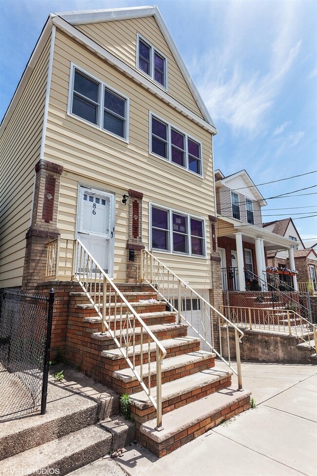 Building Photo - 86 Newman Ave