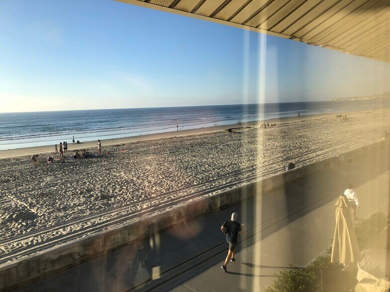 Panoramic ocean, beach and boardwalk views to the right - 3261 Ocean Front Walk