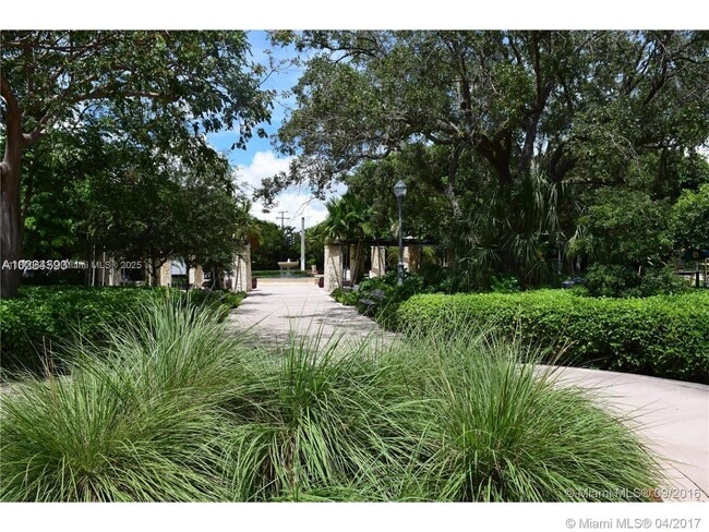 Building Photo - 125 Edgewater Dr