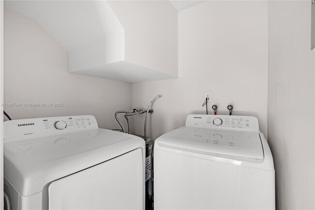 Building Photo - 6023 SW 133rd Ct