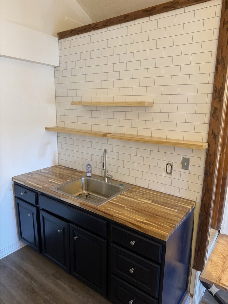 Building Photo - 625 Shelford Rd