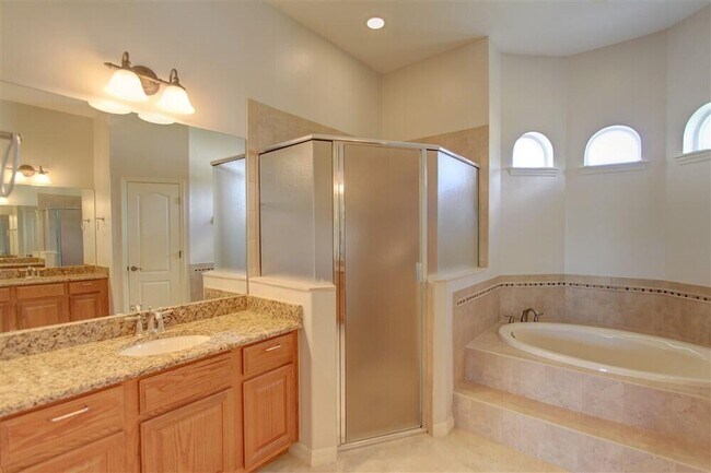 Building Photo - 1185 Dromin Ln
