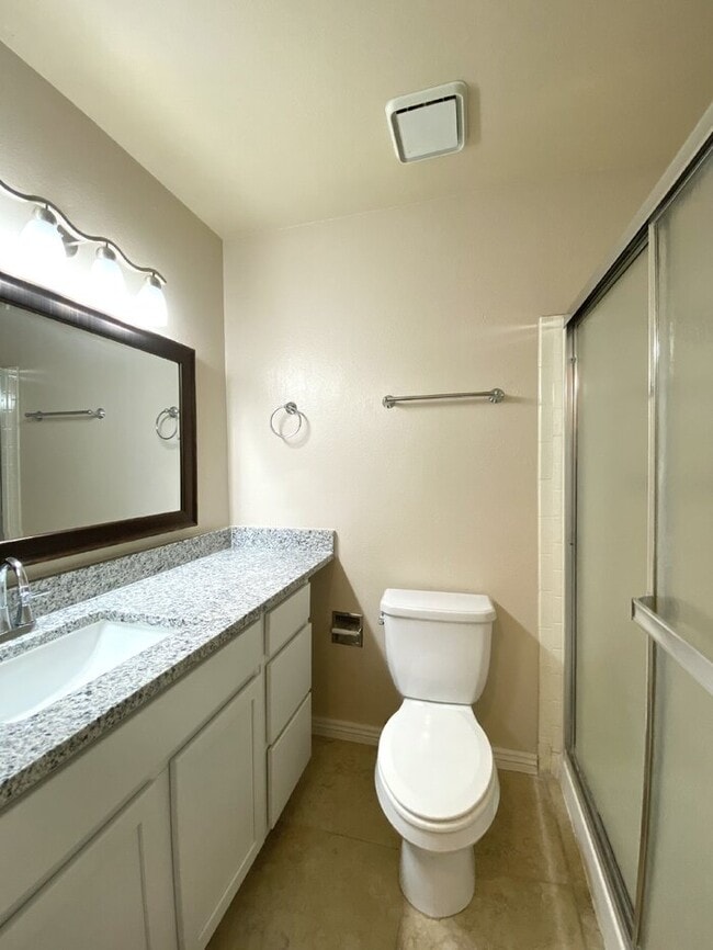 Building Photo - CUTE and COZY - MUST SEE HOME