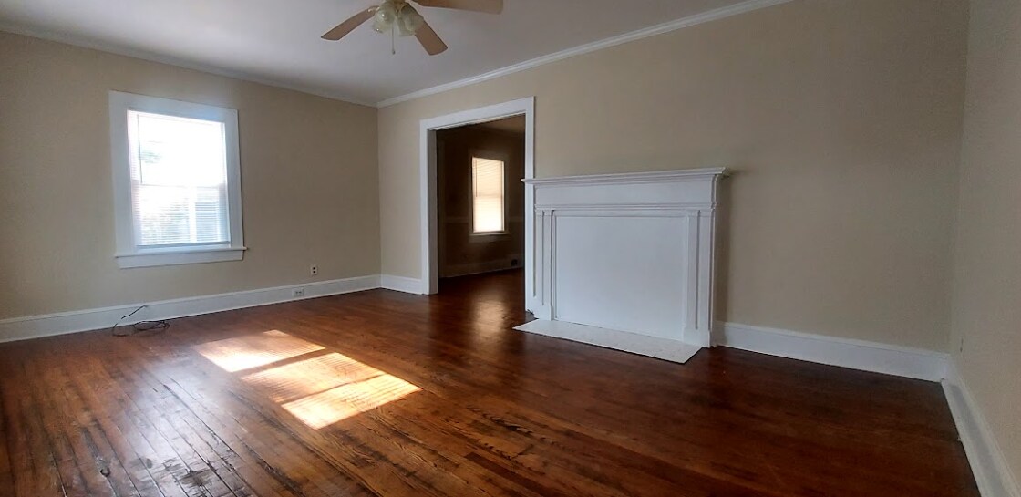 Building Photo - 1708 E 4th St