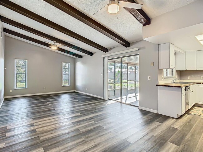 Building Photo - 7801 Rolling Grove Dr W