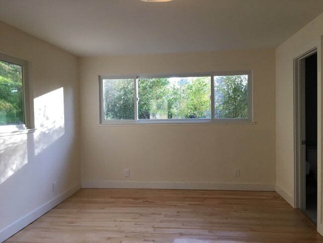 Building Photo - 3348 Helen Ln