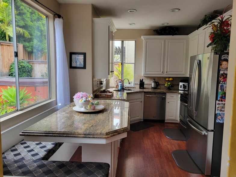 Kitchen - 59 Hawaii Dr