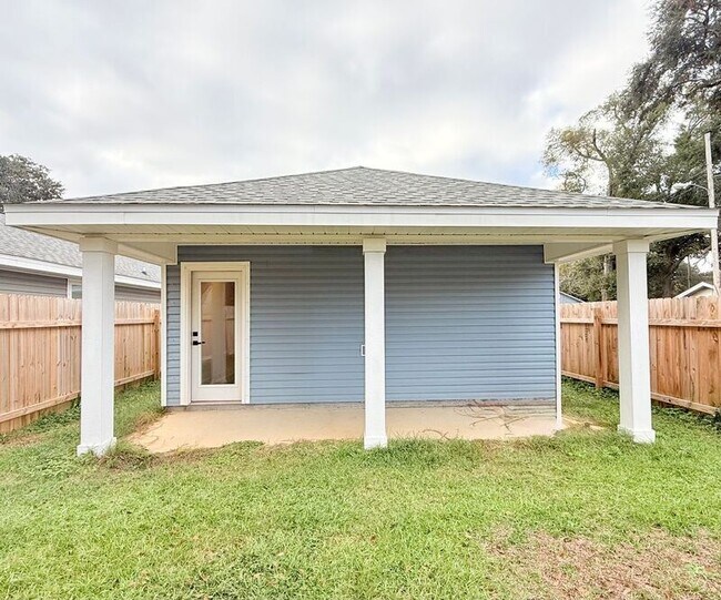 Building Photo - 1224 N X St