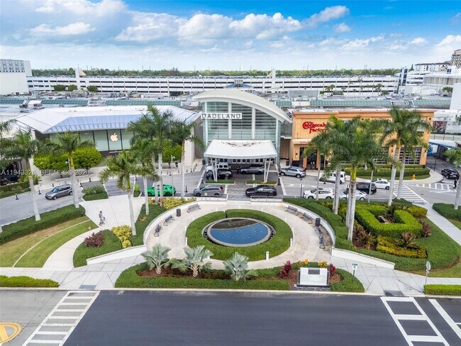 Building Photo - 9125 SW 77th Ave