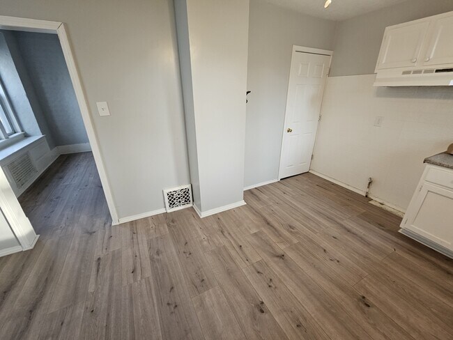 Building Photo - 1852 E 32nd St