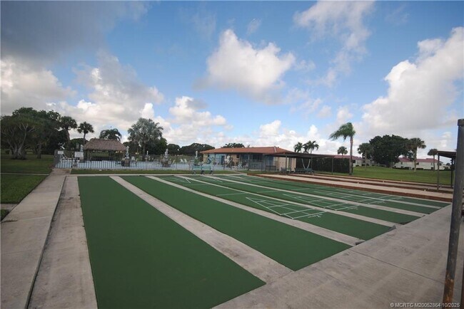 Building Photo - 5333 SE Miles Grant Rd