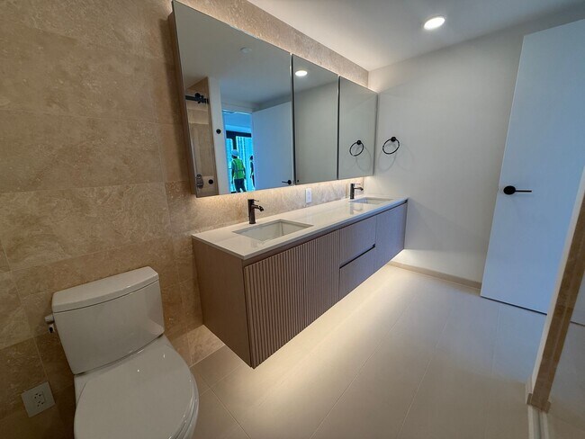 Building Photo - Park at Ward Village 2 bedroom 1 bath 2 parking stalls available now!