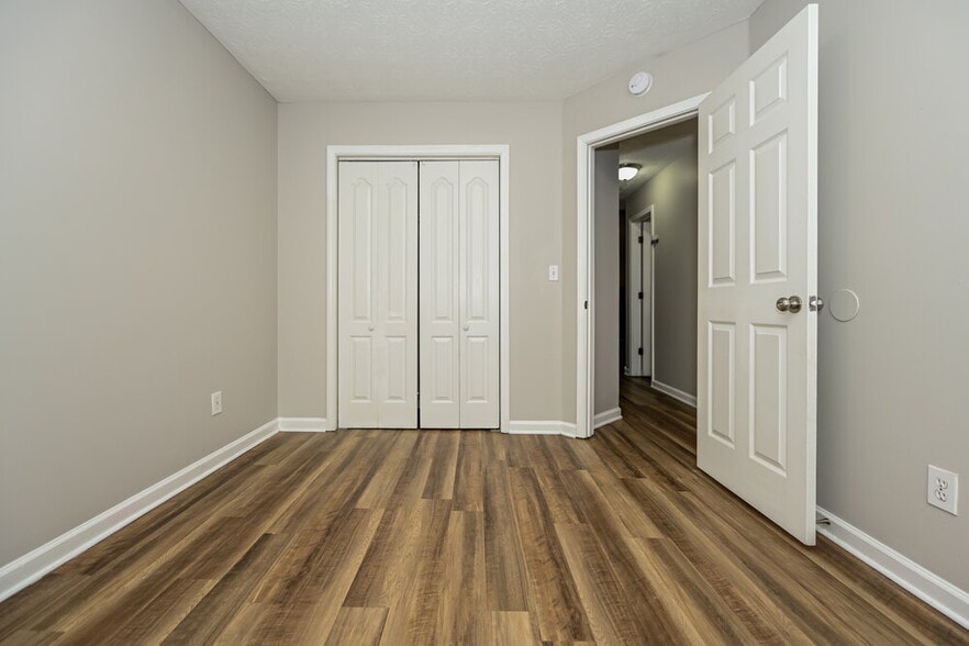 Building Photo - 337 Autumn Lake Dr