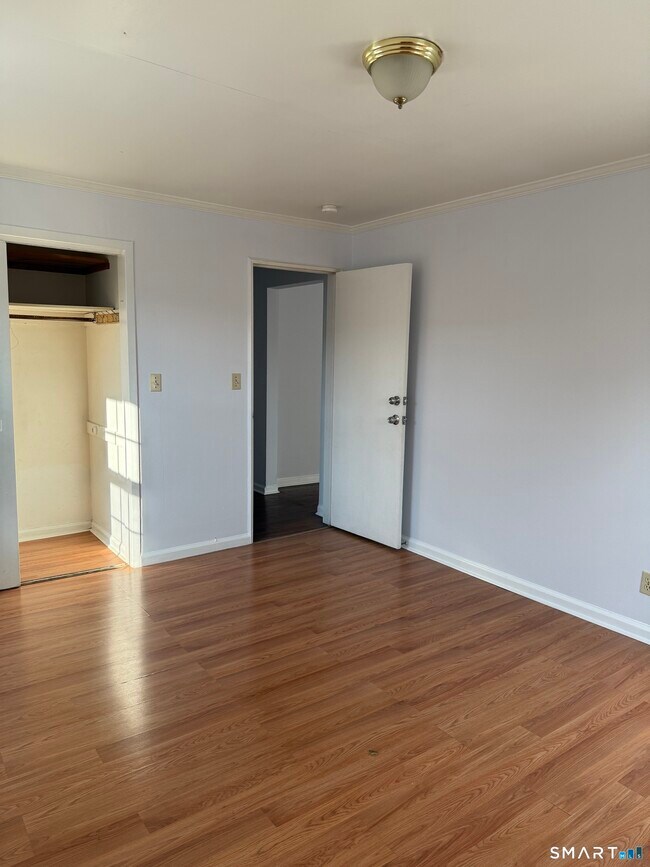 Building Photo - 1084 E Main St