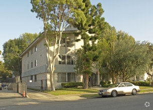 Building Photo - 1510 S St Andrews