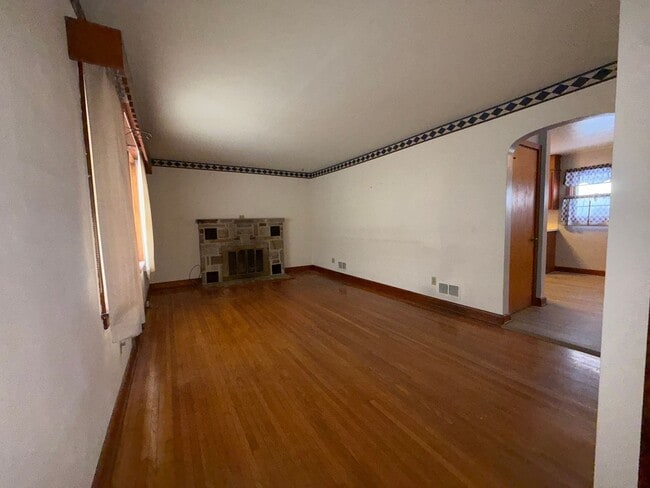 Building Photo - Single Family Home with Two Car Garage