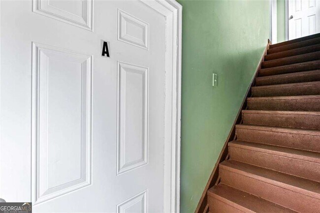 Building Photo - 930 Hall St NW