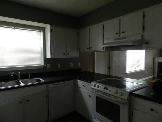 Building Photo - 3404 Daylily Ln