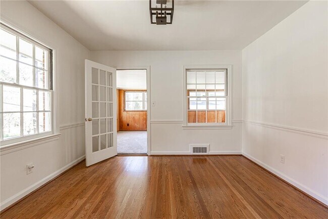 Building Photo - 2115 Pinellas Trail