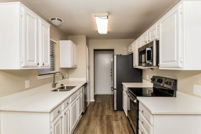 Building Photo - 1354 Gainsborough Way