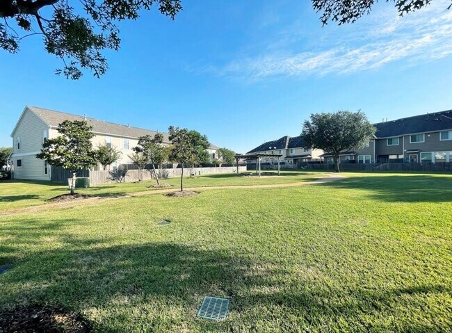 Building Photo - 8318 Greys Ln