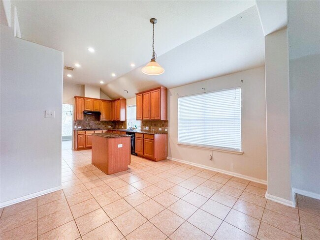 Building Photo - 2815 Town Gate Ct