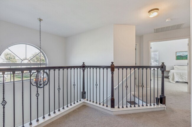 Building Photo - Bright, Clean & Convenient - Perfect 4 Bedroom Home in Chesapeake