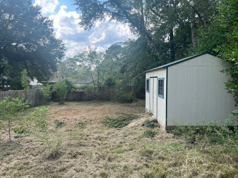 Building Photo - 520 Jones St