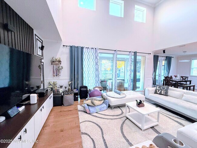 Building Photo - 102 Ann Scott Dr