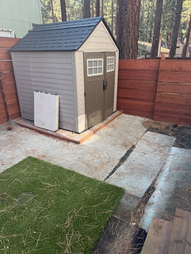 Building Photo - Nicely updated duplex 2Bd unit available s...