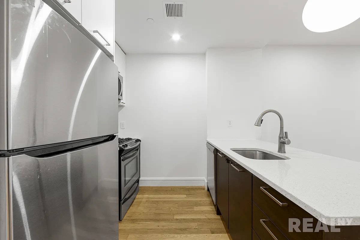 Building Photo - 525 Union Ave