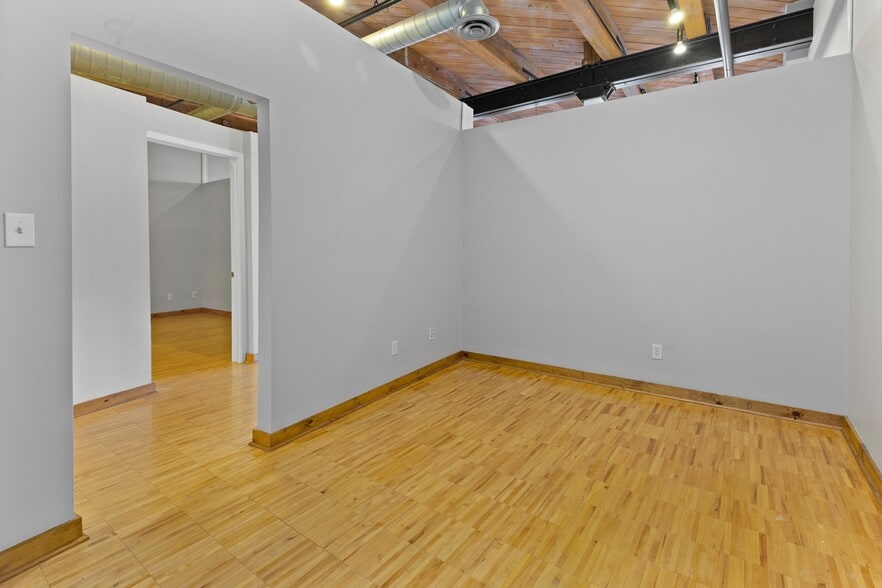 Building Photo - 200 River Place Dr