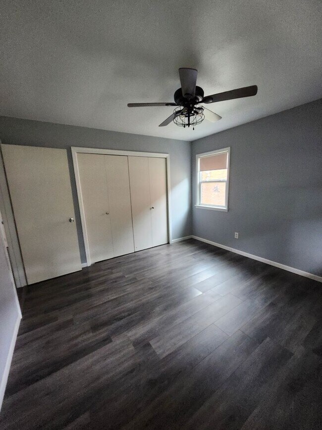 Building Photo - 2 Bedroom Apartment Downtown Brunswick