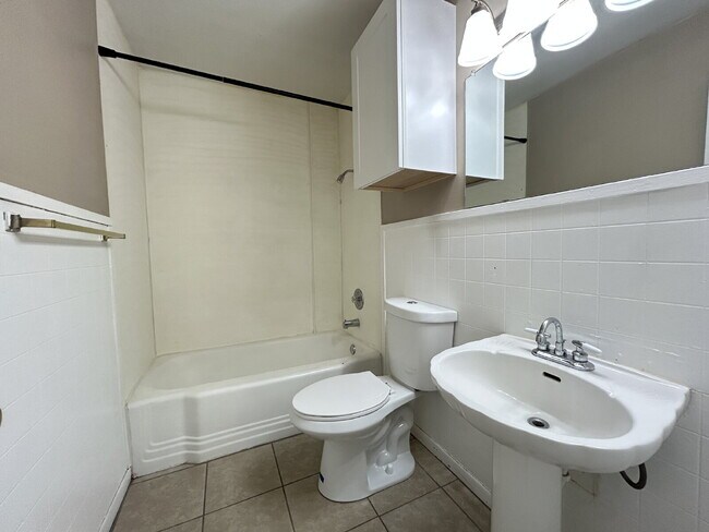 Building Photo - Corner House Located Within Minutes Of Elementary, Park & Medical District!