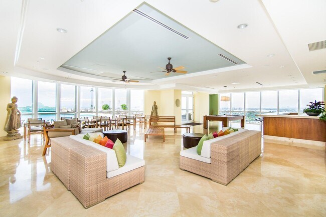 Building Photo - 511 SE 5 Ave