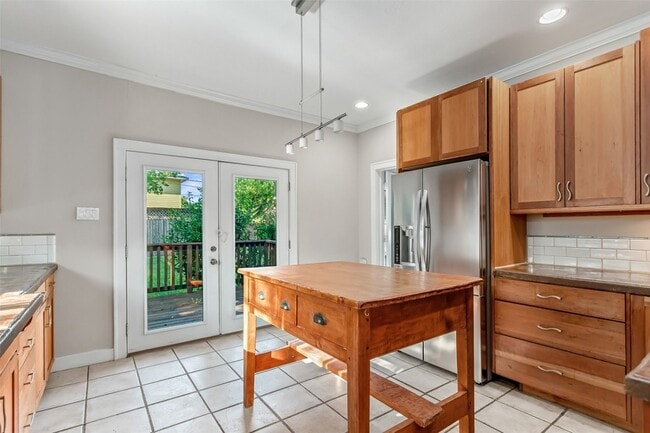Building Photo - 5459 Miller Ave