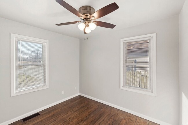 Building Photo - 2BD/1BA Home In Highland IN